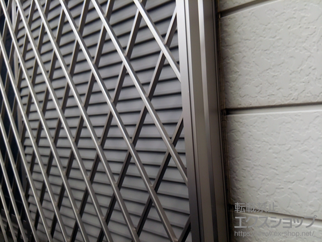大阪府大阪市のLIXIL リクシル（トステム）の面格子・窓格子 アルミ面格子 ヒシクロス 施工例