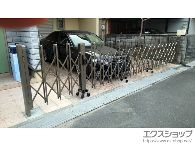 大阪府東大阪市ののカーゲート トリップゲート RB型 ノンレール 両開き親子 62WO(13S+49M) 施工例