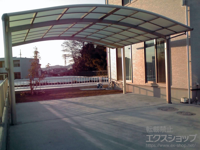 香川県高松市ののカーポート レイナツインポートグラン　積雪〜20cm対応+サイドパネル+屋根ふき材補強部品 2セット 施工例
