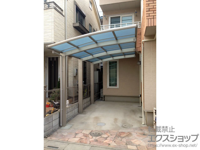 埼玉県さいたま市ののカーポート レイナポートグラン50 積雪〜50cm対応＋着脱式サポート 標準・ハイルーフ兼用 3本入り×1セット 施工例