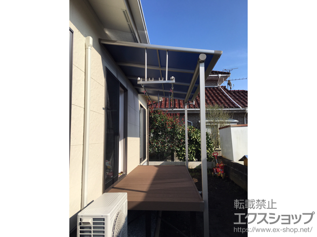 宮崎県児湯郡新富町ののテラス屋根 プレシオステラス F型 テラスタイプ 単体 積雪〜20cm対応＋吊り下げ式物干し 仕様：標準 2本入り 施工例
