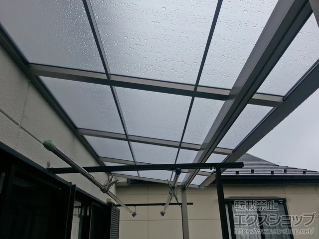埼玉県さいたま市のLIXIL(リクシル)のバルコニー・ベランダ屋根 スピーネ F型 屋根タイプ 単体 積雪〜20cm対応 施工例