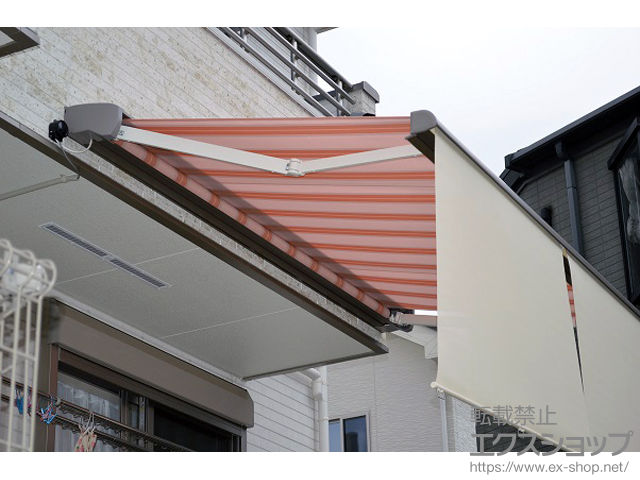 東京都八王子市のLIXIL リクシル（トステム）のオーニング・日よけ 彩風CR型 電動リモコン式 施工例
