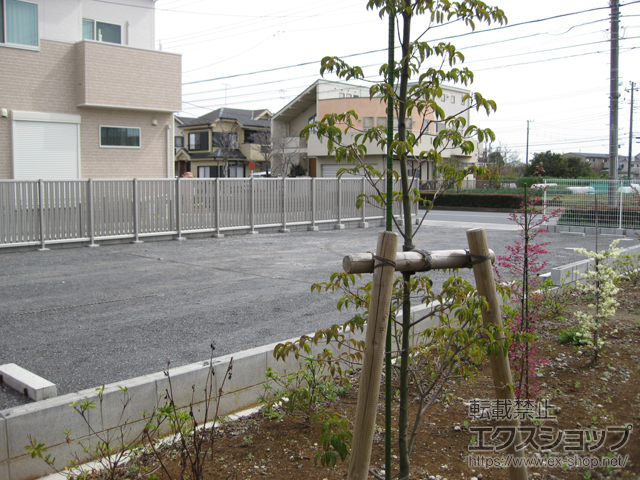 東京都西多摩郡瑞穂町ののフェンス・柵 エクスラインフェンス22型 たて半目隠し 自由柱施工 施工例