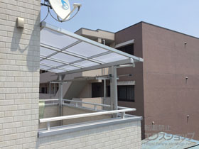 埼玉県さいたま市ののバルコニー・ベランダ屋根 スピーネ F型 屋根タイプ 単体 積雪〜20cm対応 施工例