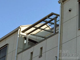 埼玉県戸田市のLIXIL リクシル（トステム）のバルコニー・ベランダ屋根 パワーアルファ F型 屋根タイプ 単体 積雪〜30cm対応 施工例