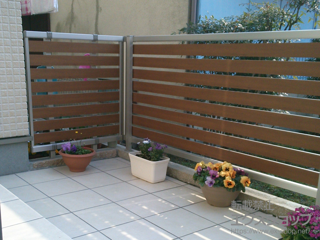 兵庫県神戸市ののフェンス・柵 ルシアスフェンスF04型 横板 木目カラー 自由柱施工 施工例