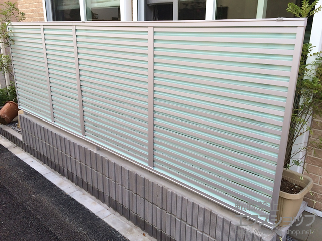 神奈川県横浜市ののフェンス・柵 プレスタフェンス 8S型 採光ルーバー フリーポールタイプ 施工例