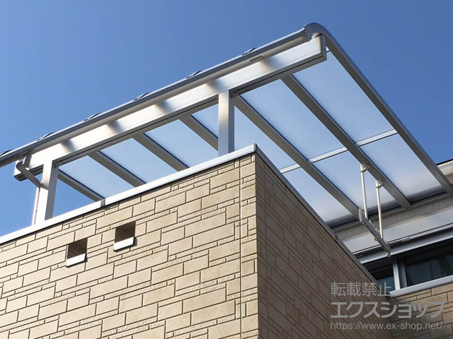 大阪府茨木市のLIXIL リクシル（トステム）のバルコニー・ベランダ屋根 パワーアルファ RB型 1500 屋根タイプ 単体 積雪〜50cm対応 施工例