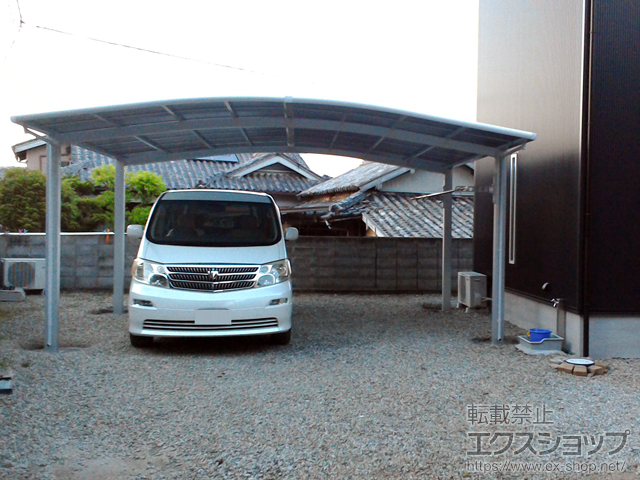 和歌山県日高郡美浜町ののカーポート ネスカR (ラウンドスタイル) ワイド 積雪〜20cm対応＋物干しセット 標準 2本入り×1セット 施工例
