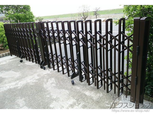 福井県福井市ののカーゲート レイオス3型(ペットガード) ノンレール 両開き 23-23W 施工例