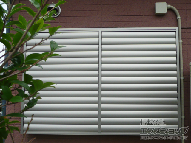 愛知県豊川市のLIXIL リクシル（トステム）の面格子・窓格子 目隠し可動ルーバー 引違い窓用 施工例