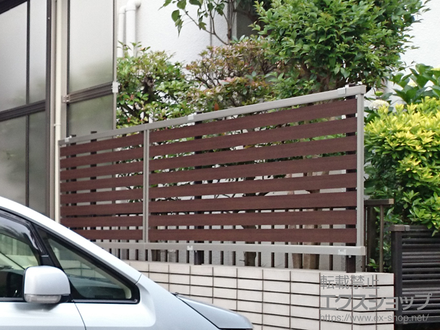 千葉県流山市ののフェンス・柵 ルシアスフェンスF04型 横板 木目カラー 自由柱施工 施工例