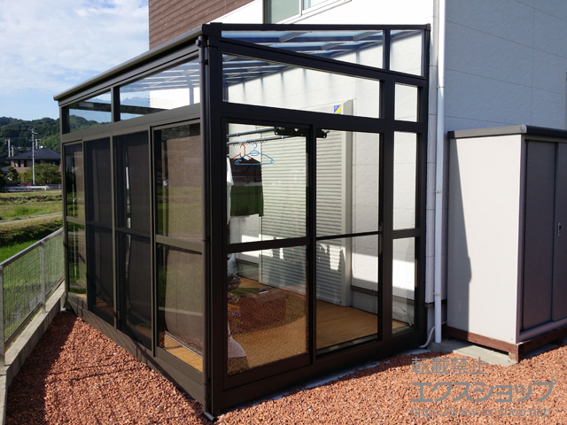 福岡県糟屋郡久山町のLIXIL リクシル（トステム）のテラス囲い・サンルーム サニージュ F型 床納まり ランマ付 積雪〜20cm対応 施工例