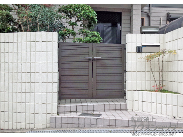 大阪府箕面市のの門扉 プレスタ門扉 5型 横目隠し 両開き 柱使用 施工例