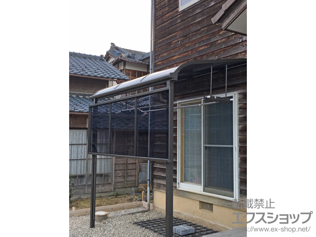 新潟県新潟市ののテラス屋根 スピーネ R型 1500 テラスタイプ 単体 積雪〜50cm対応＋前面スクリーン1段 施工例