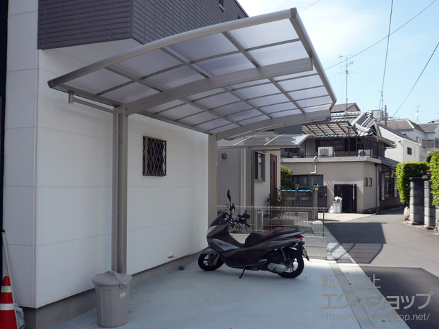 大阪府摂津市ののカーポート レイナポートグラン　積雪〜20cm対応＋斜め切詰用前枠 L=5800 幅24用×1セット 施工例