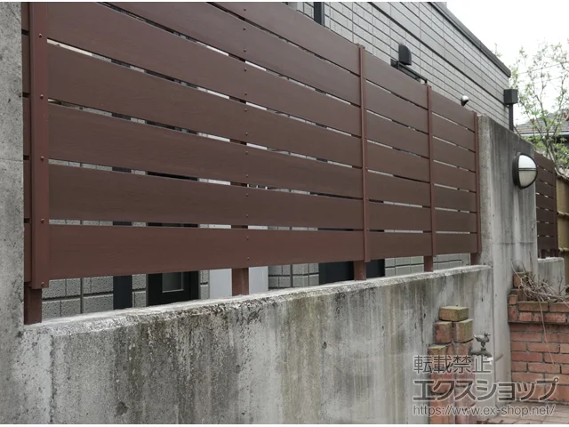 栃木県宇都宮市のFandFのフェンス・柵・塀 マイティウッド 横貼り7段 すき間20mm 固定柱式 施工例