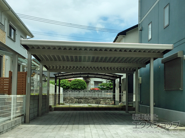 福岡県飯塚市のLIXIL リクシル（トステム）のカーポート テリオスポートIII 900 2台用 奥行延長 角柱6本仕様 積雪〜30cm対応 施工例