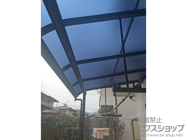 福岡県福岡市ののテラス屋根 プレシオステラス R型 テラスタイプ 単体 積雪〜20cm対応+吊り下げ式物干し 施工例