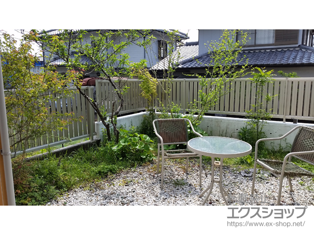 徳島県海部郡牟岐町ののフェンス・柵 ルシアスフェンスF03型 たて半目隠し 木調カラー 自由柱施工+間仕切柱施工 施工例