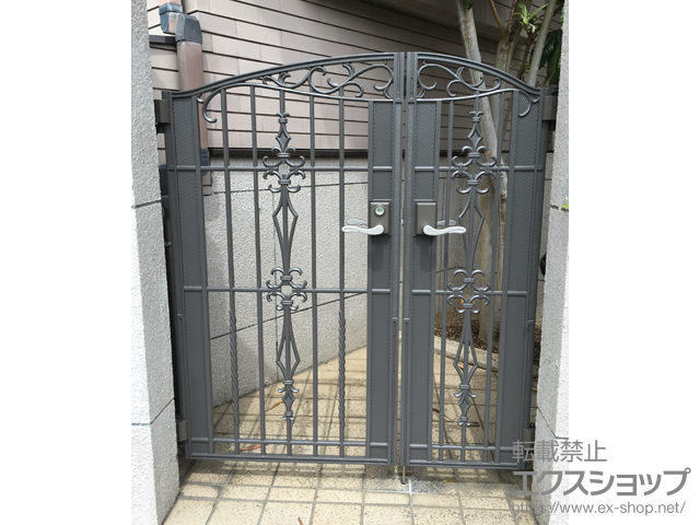 東京都世田谷区のの門扉 キャスティナD型 両開き親子　柱使用　※門柱なし 施工例