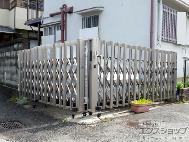 兵庫県西宮市ののカーゲート アルシャインII 角地タイプ H型 Aタイプ ノンレール 両開き（本体350＋連結本体310） 施工例