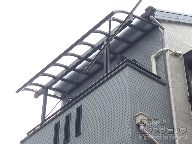 大阪府大阪市ののバルコニー・ベランダ屋根 プレシオステラス R型 屋根タイプ 単体 積雪〜50cm対応 施工例