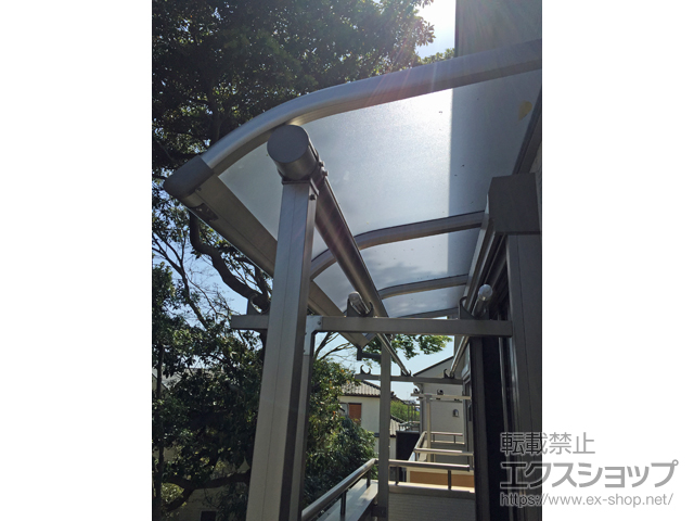 神奈川県茅ヶ崎市ののバルコニー・ベランダ屋根 プレシオステラス R型 屋根タイプ 単体 積雪〜20cm対応 施工例