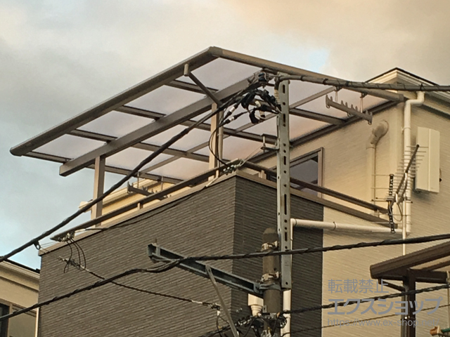 東京都葛飾区のLIXIL リクシル（トステム）のバルコニー・ベランダ屋根 パワーアルファ F型 屋根タイプ 単体 積雪〜30cm対応 施工例