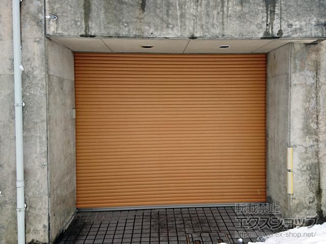 石川県金沢市のLIXIL リクシル（トステム）のガレージシャッター ガレージシャッタークワトロ 電動式 内部付タイプ 施工例