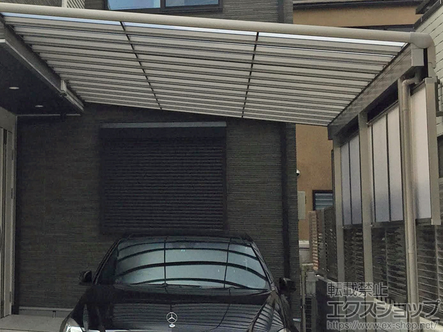 東京都大田区のLIXIL リクシル（トステム）のテラス屋根 パワーアルファ F型 テラスタイプ 単体 積雪〜30cm対応＋前面スクリーン＋前面スクリーン ふさぎ材・ふさぎ材部品セット 施工例