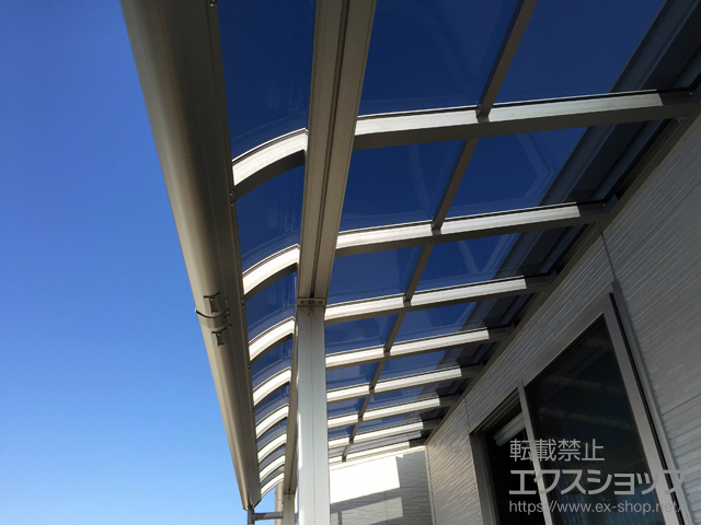 兵庫県尼崎市ののバルコニー・ベランダ屋根 プレシオステラス R型 1500 屋根タイプ 連棟 積雪〜50cm対応 施工例