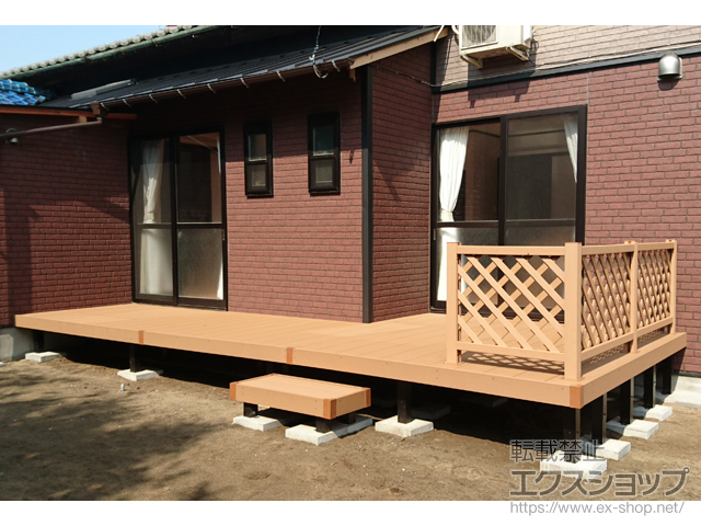 千葉県木更津市ののウッドデッキ リウッドデッキ 200＋独立式 リウッド ステップ2型＋リウッドデッキフェンス2型＜ラチス格子＞ 施工例