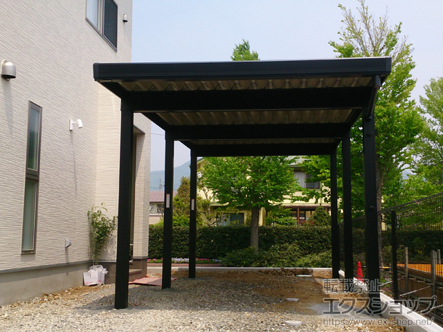 山梨県大月市のLIXIL リクシル（トステム）のカーポート テリオスポートIII 3000 1台用奥行延長 角柱6本仕様 積雪〜100cm対応 施工例