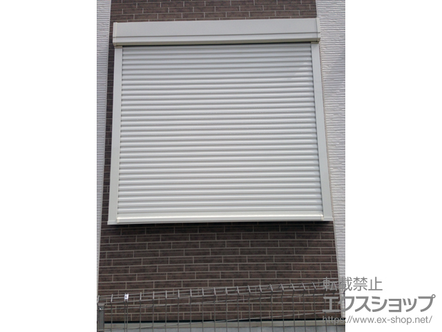 埼玉県鶴ヶ島市のLIXIL リクシル（トステム）の窓シャッター リフォームシャッター イタリヤ 手動式 施工例
