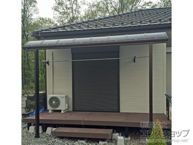 栃木県那須塩原市ののテラス屋根 プレシオステラス R型 1500 テラスタイプ 単体　積雪〜50cm対応＋吊り下げ式物干し 標準2本入り×1セット 施工例