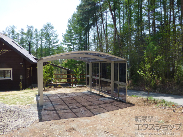 山梨県北杜市ののカーポート レイナツインポートグラン　積雪〜20cm対応＋サイドパネル 施工例