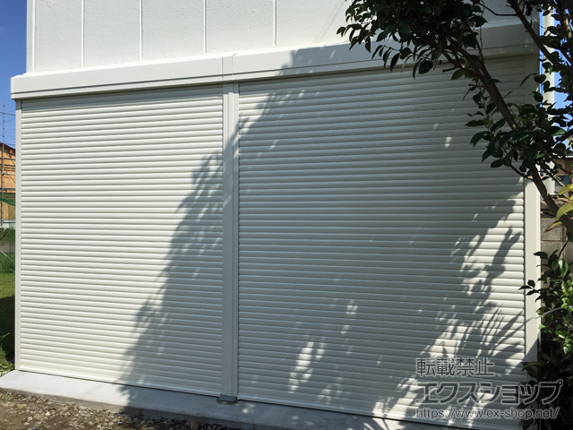 兵庫県加古郡播磨町のLIXIL リクシル（トステム）のガレージシャッター ガレージシャッタークワトロ 電動式 外部付タイプ※連窓仕様 施工例