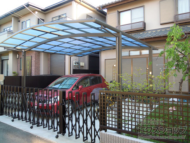 千葉県柏市ののカーポート ネスカR (ラウンドスタイル) ワイド 積雪〜20cm対応＋物干しセット 標準 2本入り×1セット 施工例