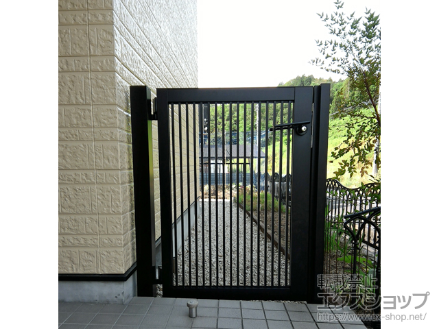 岐阜県瑞浪市のの門扉 プレスタ門扉 2型 細たて桟 片開き 柱使用 施工例