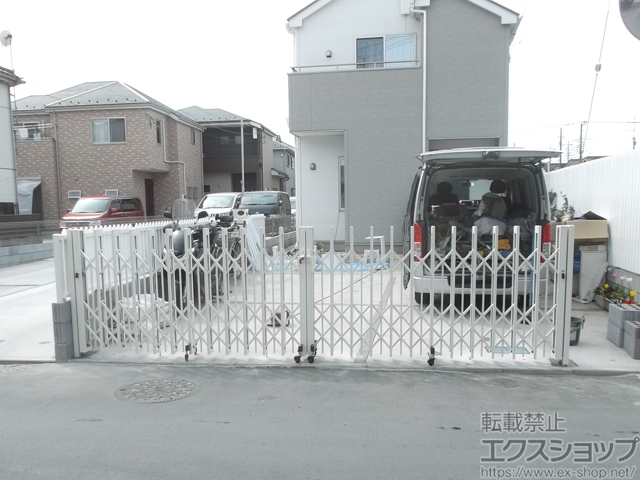 埼玉県新座市ののカーゲート アルシャインII PG型R(ペットガード) Aタイプ ノンレール 両開き 520W 施工例