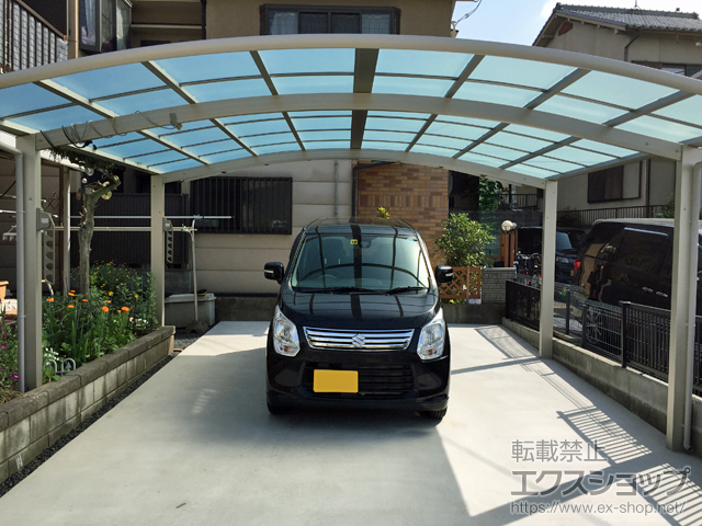 京都府城陽市ののカーポート レイナツインポートグラン　積雪〜20cm対応＋水平式物干し（テラス柱用） 標準 2本入り×1セット 施工例