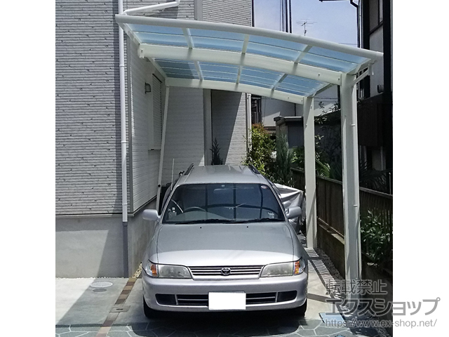 神奈川県相模原市ののカーポート レイナポートグラン　積雪〜20cm対応＋着脱式サポート 標準・ハイルーフ兼用 2本入り×1セット 施工例