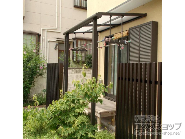 埼玉県行田市のYKKAPのテラス屋根 スピーネ F型 テラスタイプ 単体 積雪〜20cm対応 施工例