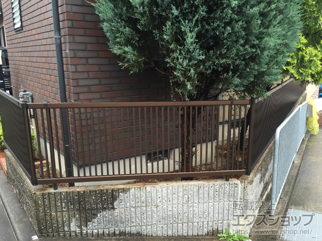 兵庫県西宮市ののフェンス・柵 エクスラインフェンス13型 縦細格子 自由柱施工 施工例