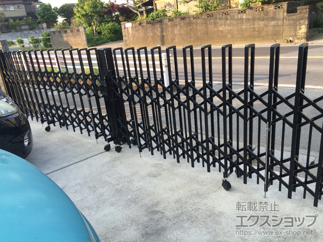 埼玉県春日部市ののカーゲート トリップゲート ペットガード型 ノンレール 両開き 60W（30S+30M） 施工例