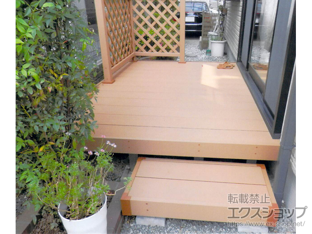 大阪府大阪市ののウッドデッキ リウッドデッキ 200＋独立式 リウッド ステップ2型＋リウッドデッキフェンス2型＜ラチス格子＞ 施工例