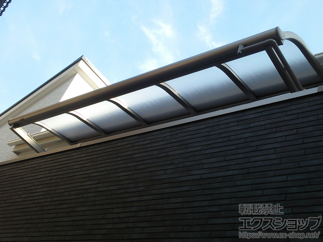 神奈川県川崎市のLIXIL リクシル（トステム）のバルコニー・ベランダ屋根 パワーアルファ RB型 ルーフタイプ 単体 積雪〜30cm対応 施工例