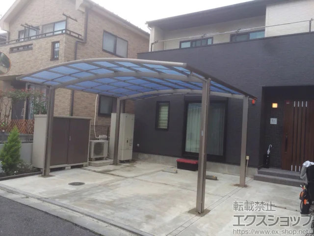 埼玉県入間郡三芳町のLIXIL(リクシル)のカーポート フーゴR 900 ワイド 積雪～30cm対応 施工例